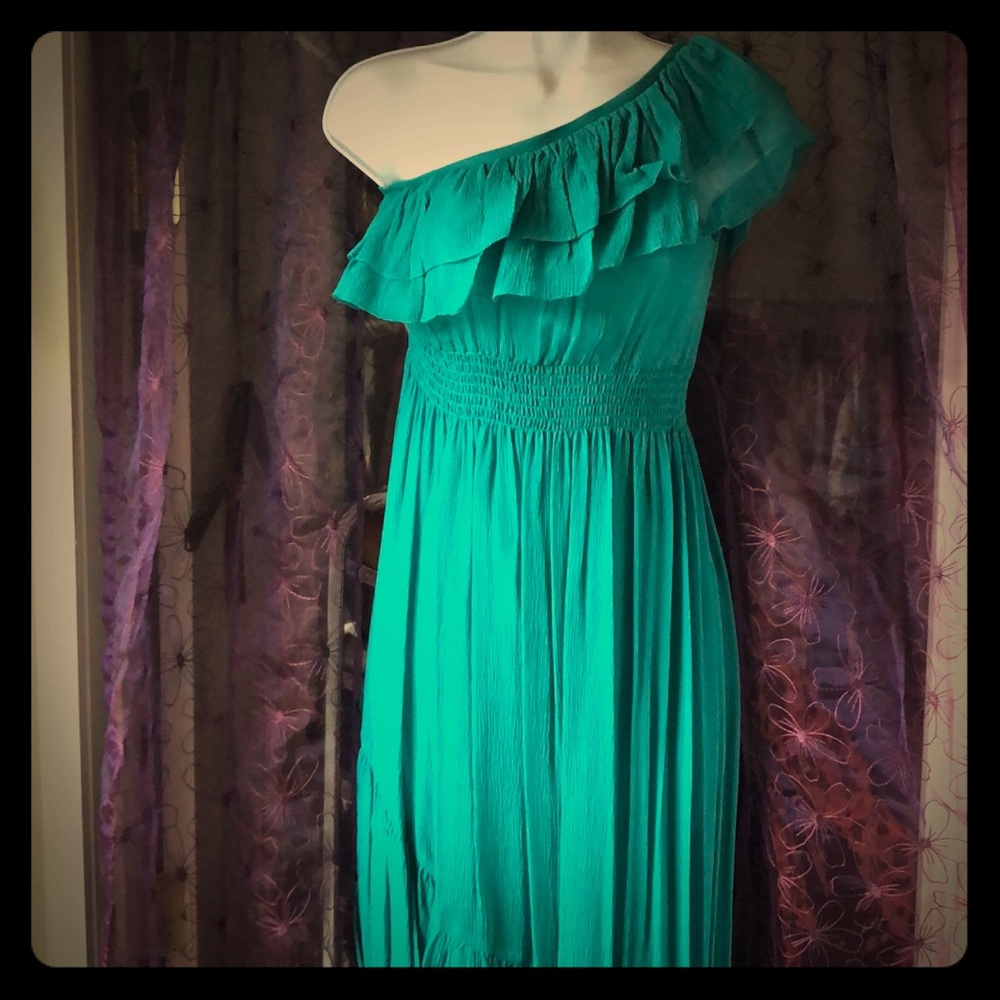 Nicole Miller one-shouldered silk gown